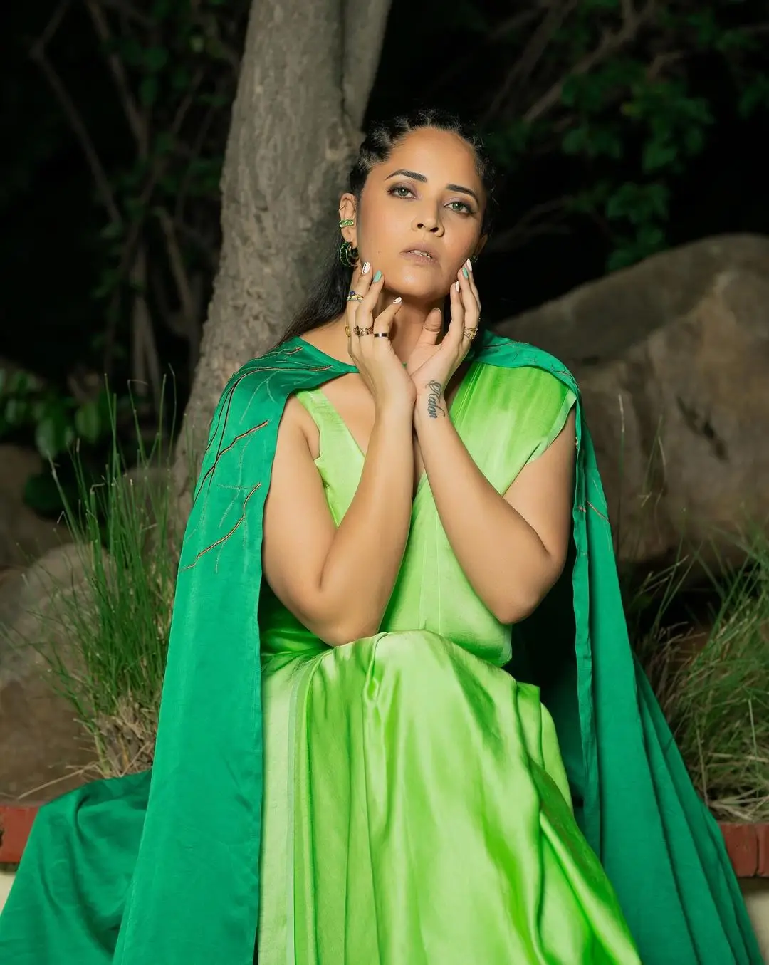 Indian Model Anasuya Bharadwaj in Sleeveless Green Saree